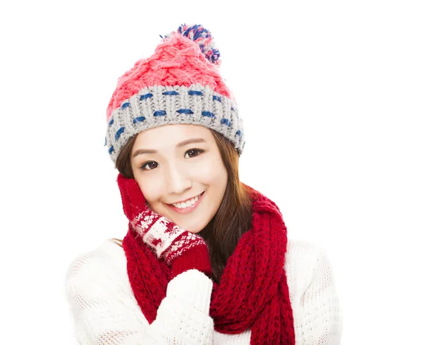 Glückliche junge Frau in Winterkleidung. Glückskonzept. isolieren — Stockfoto