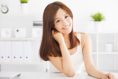 Genç, güzel Asyalı kadın. 