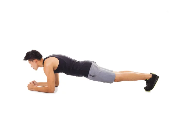 Jovem homem fitness fazendo prancha exercício núcleo — Fotografia de Stock