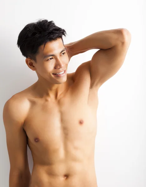 Ásia jovem esporte homem com perfeito fitness corpo — Fotografia de Stock