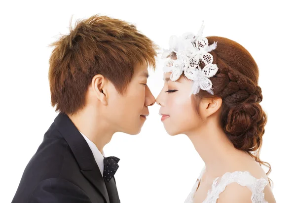 Krásná asijská nevěsta a ženich — Stock fotografie