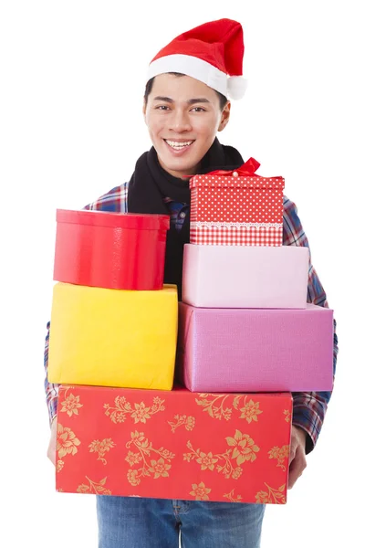 Jovem feliz segurar com caixa de presente de Natal — Fotografia de Stock