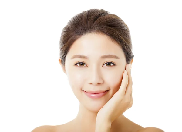 Schön junge asiatische Frau Gesicht isoliert auf weiß — Stockfoto