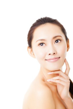 genç kadın yüzü beyaz izole gülümseyen portre