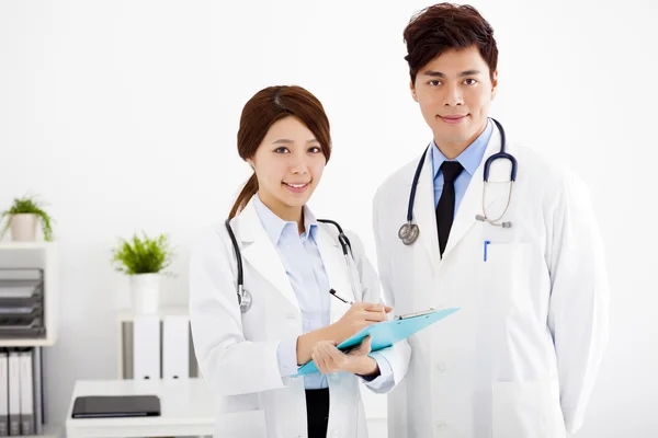 Male and female medical doctors working in a hospital office — Stock Photo, Image