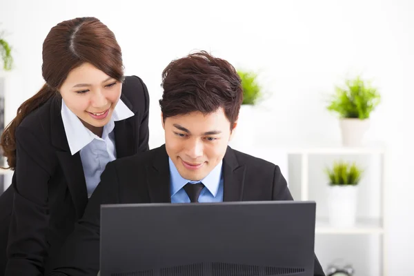 Business people Having Meeting and looking the computer — Stock Photo, Image