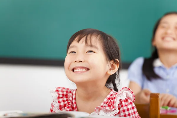 Šťastné malé holčičky v učebně — Stock fotografie