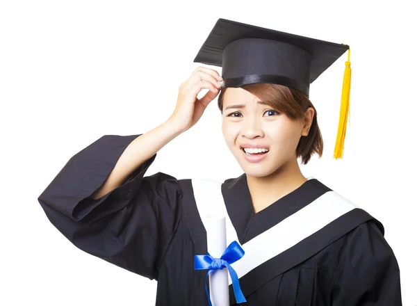 Confusa mujer joven graduándose sosteniendo diploma y mirando —  Fotos de Stock