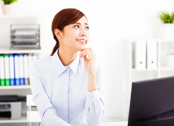 Young  business woman thinking in the office — Stock Photo, Image