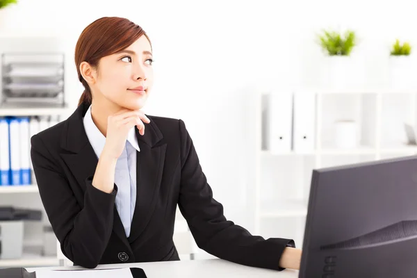 Young  business woman thinking in the office — Stock Photo, Image