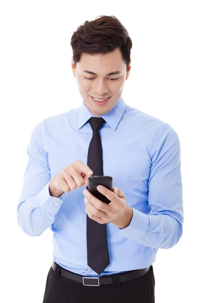 Joven hombre de negocios sonriente con teléfono inteligente — Foto de Stock