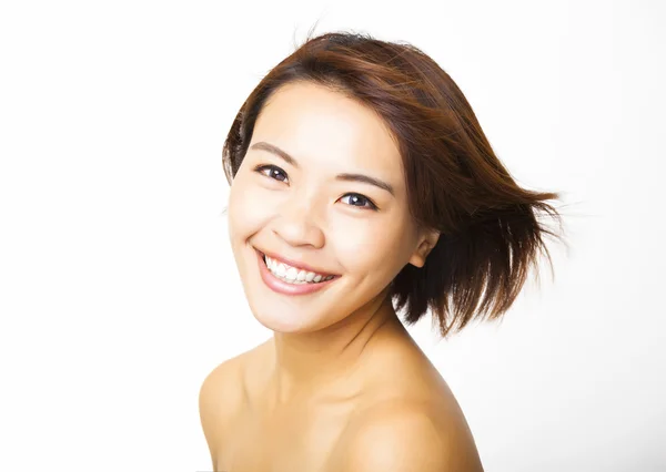 Bela jovem mulher com o cabelo voador — Fotografia de Stock