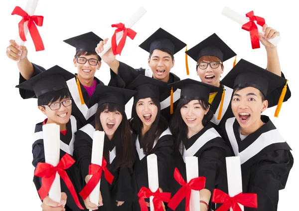 Grupo de asiáticos estudiantes celebrando la graduación — Foto de Stock