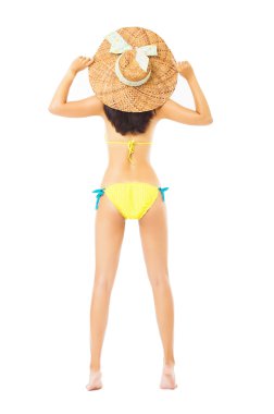  Yaz şapka ve bikini giyen genç güzel kız arkadan görünüş