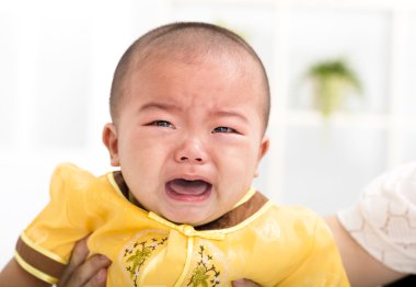 closeup ağlayan erkek Asya bebek