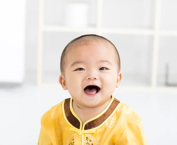 Closeup lachende Aziatische babyjongen — Stockfoto