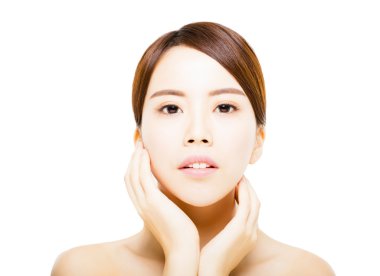 Temiz yüzlü güzel bir genç kadının portresi. 