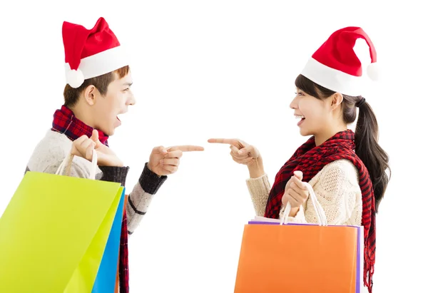 Pareja joven con bolsas de compras para vacaciones de Navidad —  Fotos de Stock