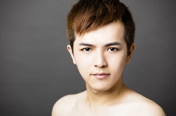 젊은 아시아 잘생긴 남자 얼굴 근접 촬영 — 스톡 사진