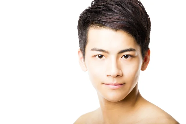Detailní portrét atraktivní tváře mladého muže — Stock fotografie