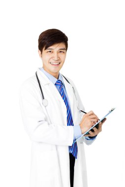 Dostu genç erkek doktor beyaz izole