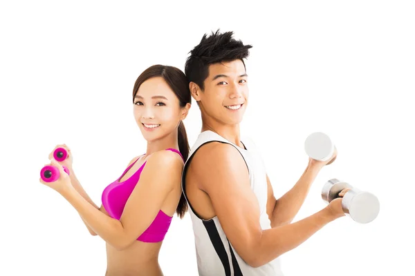 Joven pareja feliz haciendo ejercicio con la mancuerna —  Fotos de Stock