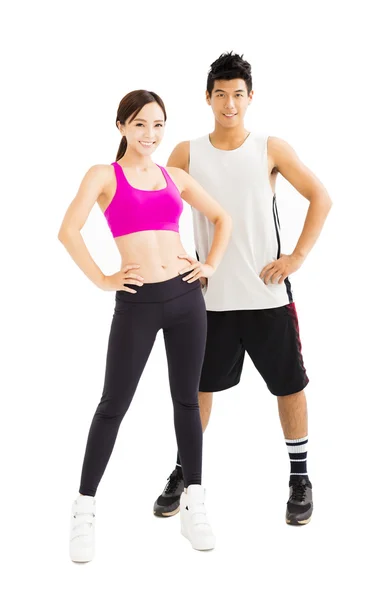 Jeune couple de remise en forme debout ensemble isolé sur blanc — Photo