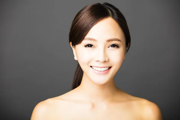 Closeup beautiful young smiling  woman  face — Stock Photo, Image