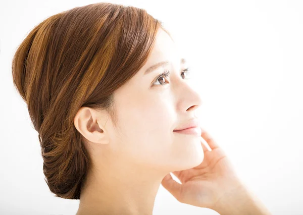 Primer plano hermosa joven sonriente cara de mujer — Foto de Stock