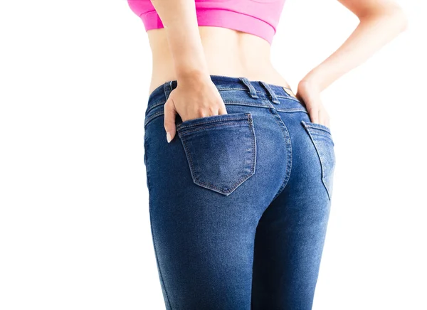 Крупный план сексуальной женщины в джинсах — стоковое фото