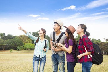 genç grup keyfini çıkarın tatil ve Turizm kavramı