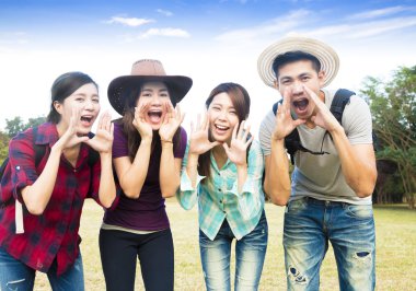 jest bağırarak ile mutlu genç grup