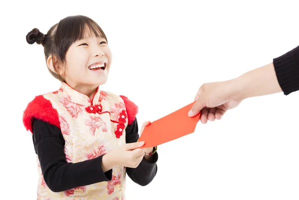 Happy chinese new year.little girl received red envelope — Stock Photo, Image