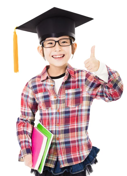 Niño de la escuela feliz en la gorra de graduación con el pulgar hacia arriba —  Fotos de Stock