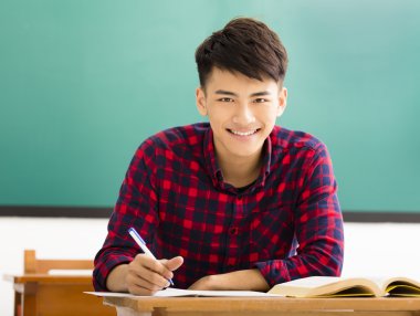 gülümseyen Üniversite öğrenci çalışma Üniversitesi sınıf