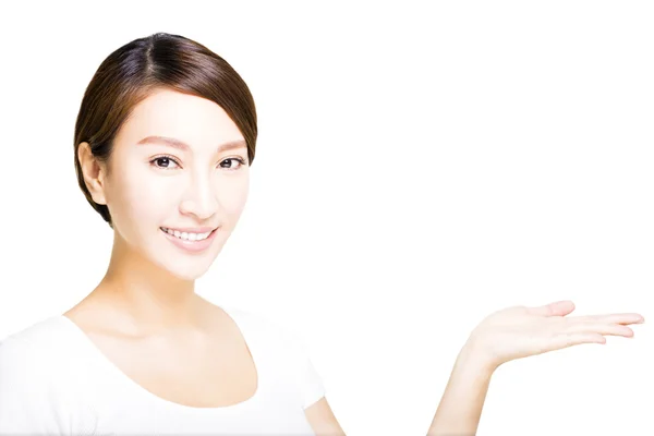 Closeup krásná mladá žena s ukazující gesto — Stock fotografie