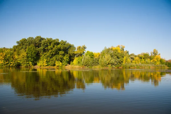 Podzimní krajina, řeka — Stock fotografie