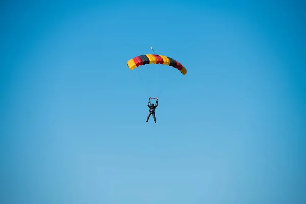 Parachutist Background Blue Sky Skydiving Competitions — Stock Photo, Image