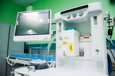 Modern klinikteki ameliyathane.