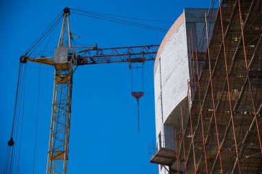 Çok katlı bir bina. Çok katlı konut inşaatı