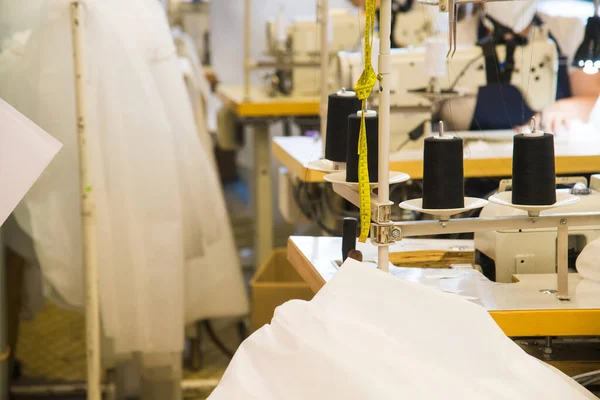 Швейной Фабрике Швейное Оборудование Ткани Нити Процесс Пошива — стоковое фото