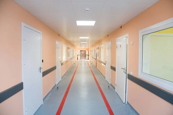 Εσωτερικό Σύγχρονου Νοσοκομείου Λοιμωδών Νόσων Ξεχωριστά Κουτιά Για Θεραπεία Ασθενών Royalty Free Εικόνες Αρχείου