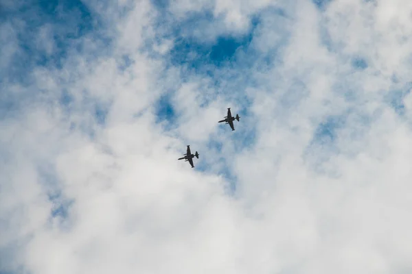Fighter Flygplan Mot Bakgrund Den Blå Himlen — Stockfoto