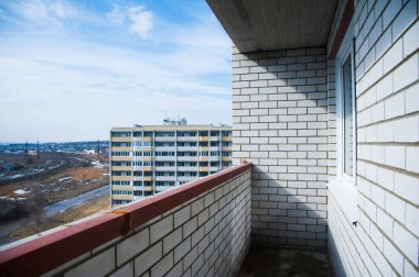 Çok katlı bir bina. Çok katlı konut inşaatı