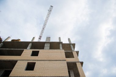 Çok katlı bir bina. Çok katlı konut inşaatı