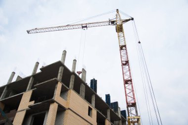 Çok katlı bir bina. Çok katlı konut inşaatı