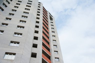 Çok katlı bir bina. Çok katlı konut inşaatı