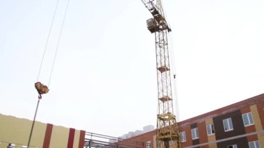 Çok katlı bir bina. Çok katlı konut inşaatı