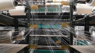 bir tekstil fabrikasında makine iplik Tekstil Sanayi - iplik biriktirir.