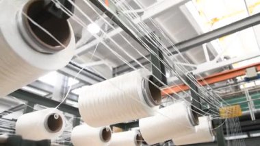 bir tekstil fabrikasında makine iplik Tekstil Sanayi - iplik biriktirir.
